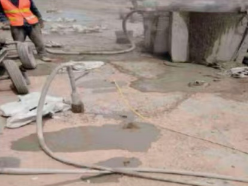 蚌山水泥混凝土路面板底注浆技术 路面脱空注浆整治方案