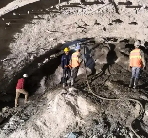 蚌山隧道拱顶带模注浆料，微膨胀注浆料的特点及施工工艺